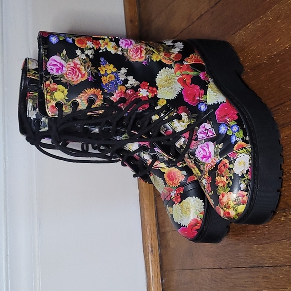 Current Mood 🌼  Power combat  boot - Picture 2 of 3